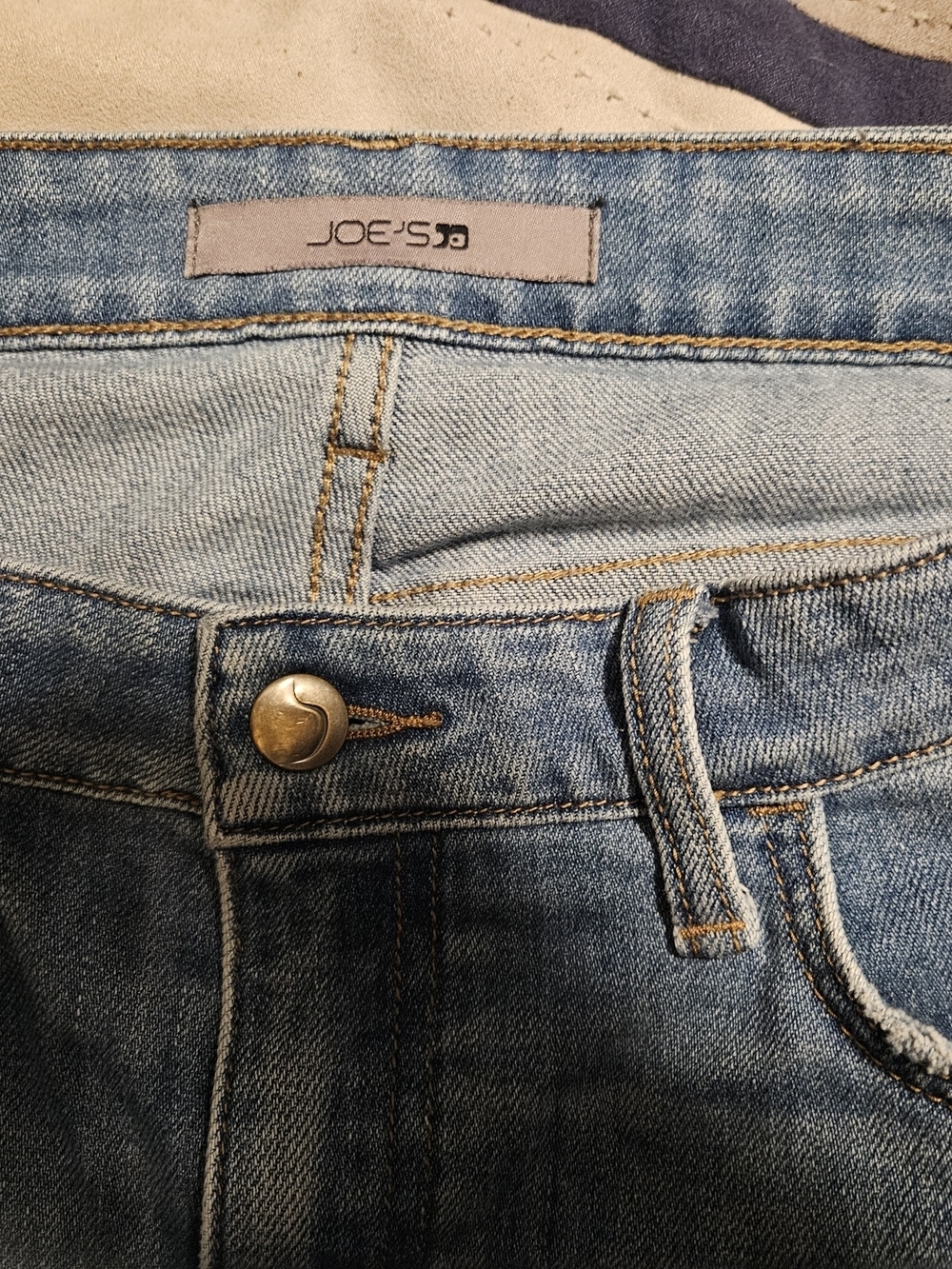 Joe's Jeans Curvy Skinny Crop Jeans in Light Wash Blue